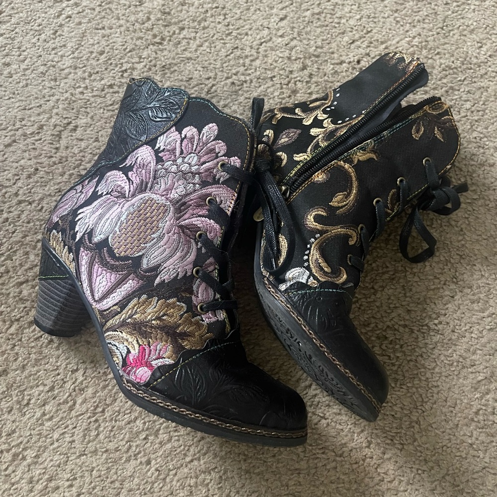 Elegant Floral Embroidered Ankle Boots